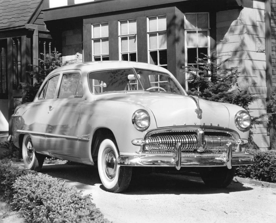  Meteor Custom 2-Door Sedan 1949 года  (фото 1 из 1)